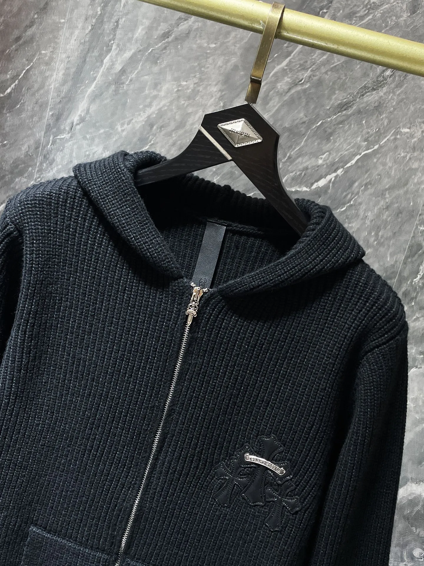 P276 Chrome Hearts Autumn and Winter Sweater Series The same zipper sweater as the official website. Customized version of double-ended zipper➕leather handmade silver buckle craftsmanship. Selected high-quality wool and 100% cotton knitted fabric. Not the ordinary version on the market! ! Recommended color: black Size: S, M, L, XL